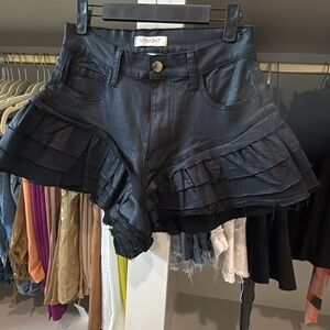 Ruffle denim shorts
